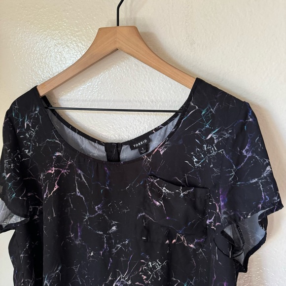 Torrid | Printed Abbey Button Back Blouse - Picture 2 of 7